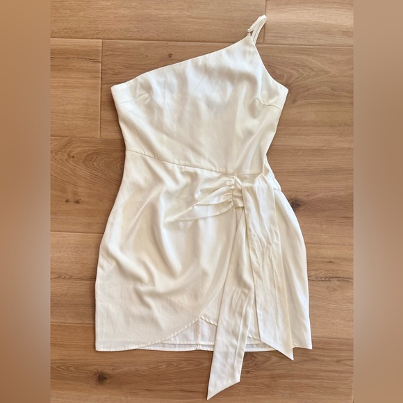 NWOT Lulu's Ivory Mini Dress Size M - Picture 3 of 8